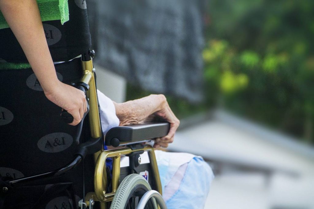 6 Adesivi Per Disabili E Mobilità Ridotta | Rotondi 9,5 Cm In Vinile | Per Auto, Parcheggio E Vetri - 4